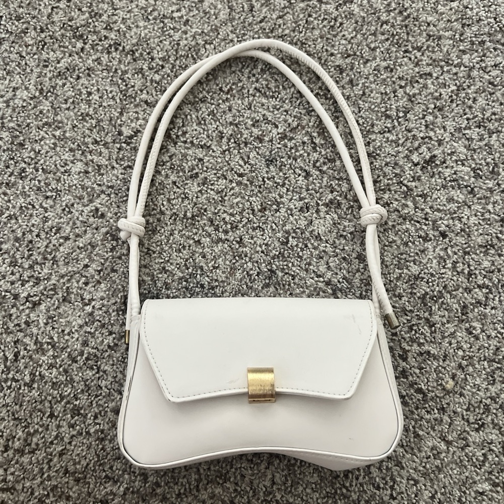 Elegant White Shoulder Bag